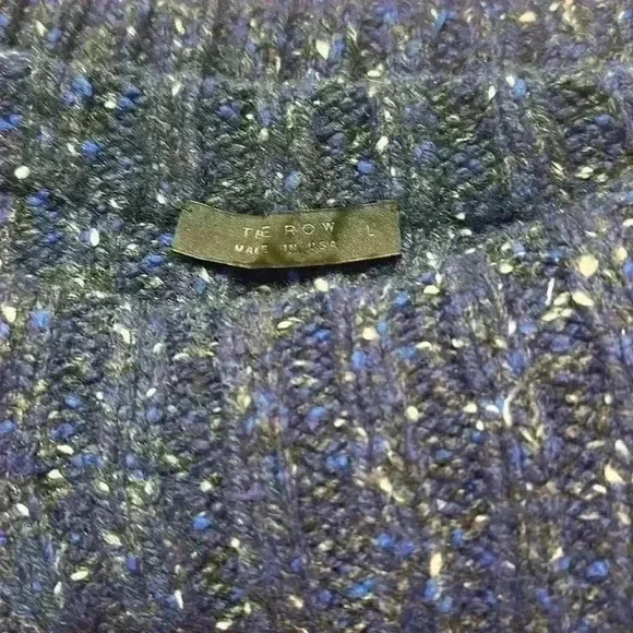 The Row - Picture 8 of 8